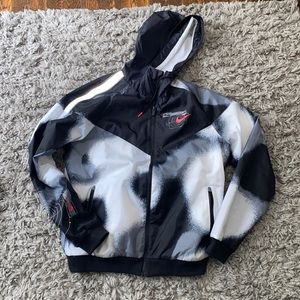 Mens Nike Windbreaker. Only worn a few times!